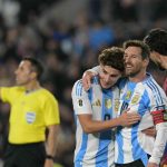 Roy Jones Jr. gets 1988 Olympic gold medal from the man who beat him