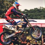 Neymar returns from injury but remains unsure about Santos future